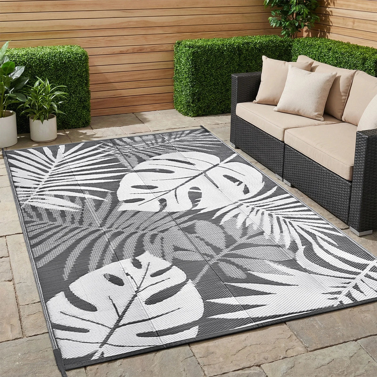 Double-Sided Outdoor Waterproof Reversible Mats Plastic Straw Patio Rugs PP Material Double Layer Woven Carpet Family Picnic Mat