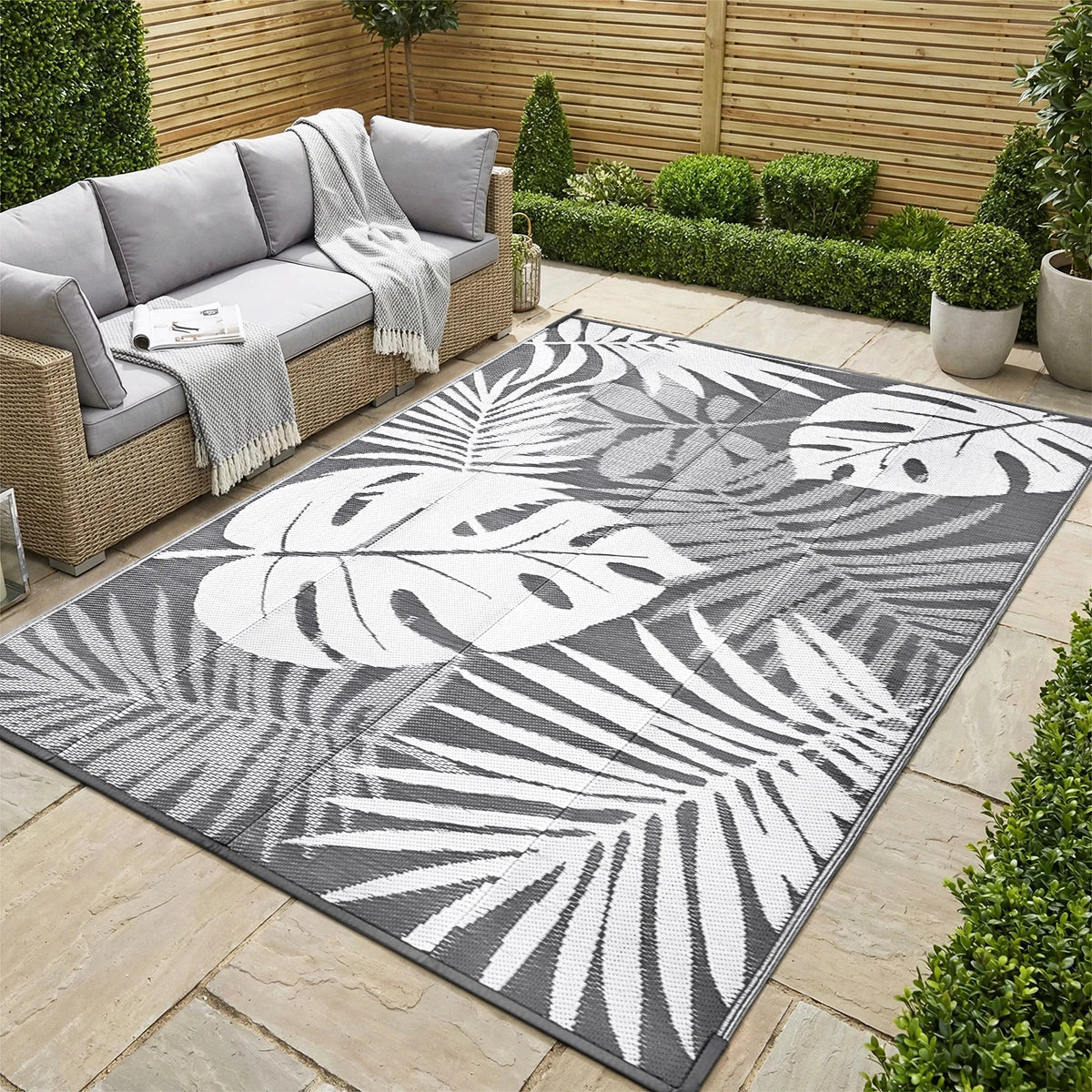 Double-Sided Outdoor Waterproof Reversible Mats Plastic Straw Patio Rugs PP Material Double Layer Woven Carpet Family Picnic Mat