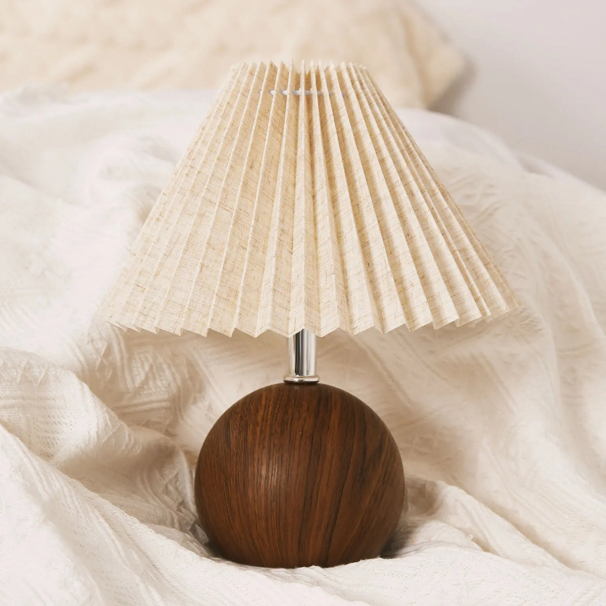 Cream wind table lamp bedroom bedside lamp retro pleated warm romantic desktop decoration ornament atmosphere night light