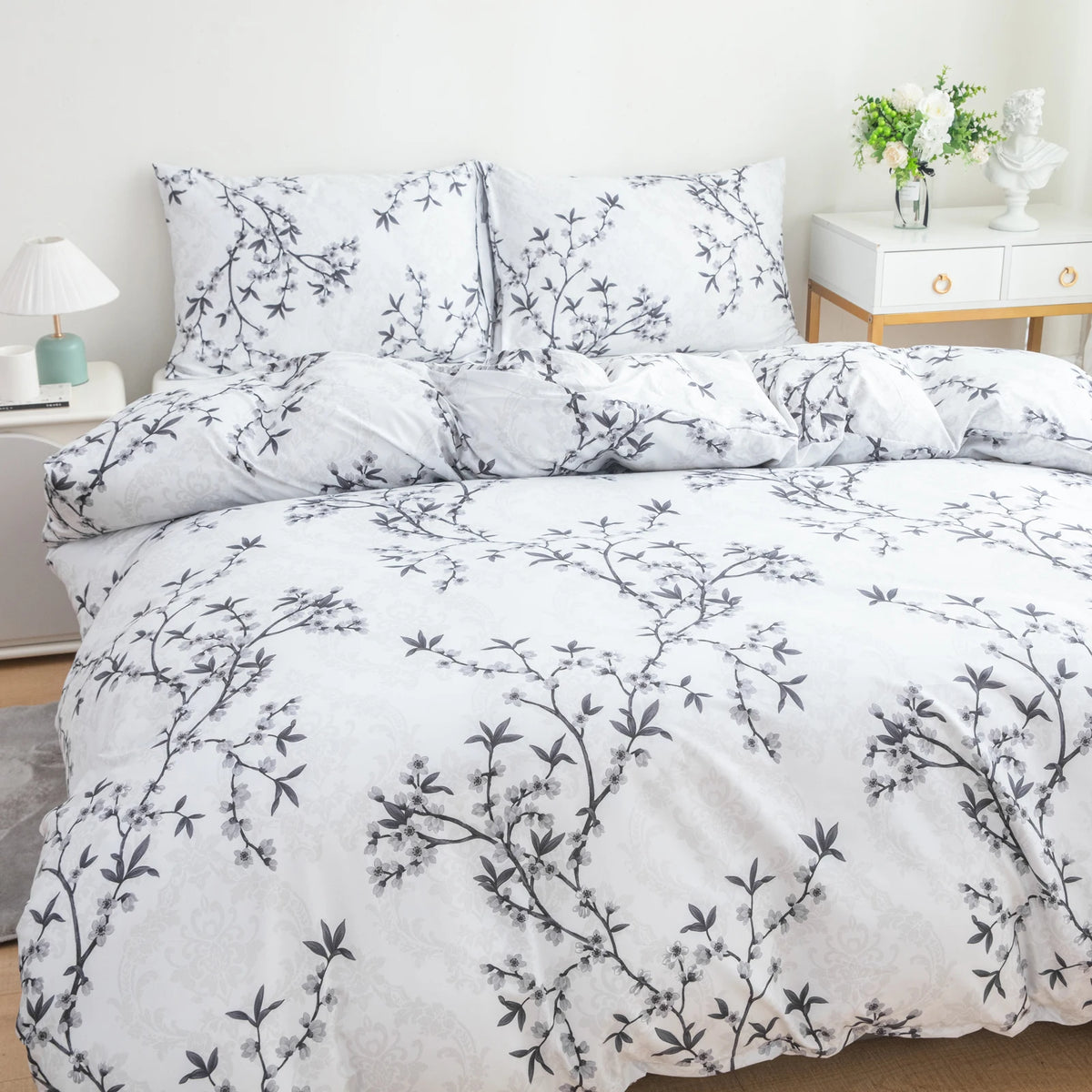Polyester Fiber White Plum Blossom Plant Floral Style Printed Bedspread 3-Piece Set, Ultra-Soft and Comfortable Polyester Breathable Bedding Duvet Set, Suitable for Bedroom and Guest Room (Bedspread + Pillowcases, Without Qui