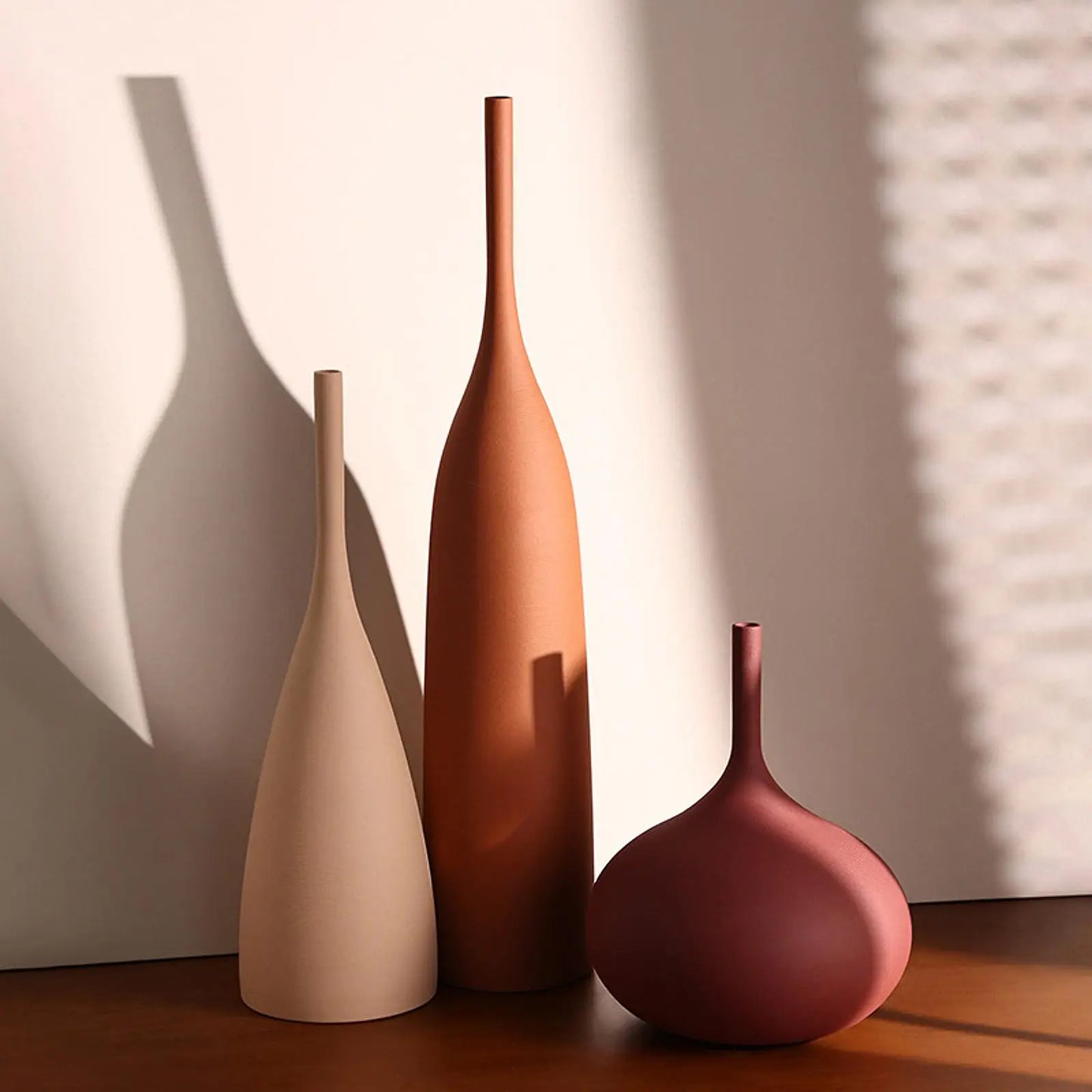 Minimalist Porcelain Flower Vase – Elegant Home Decor Ornament