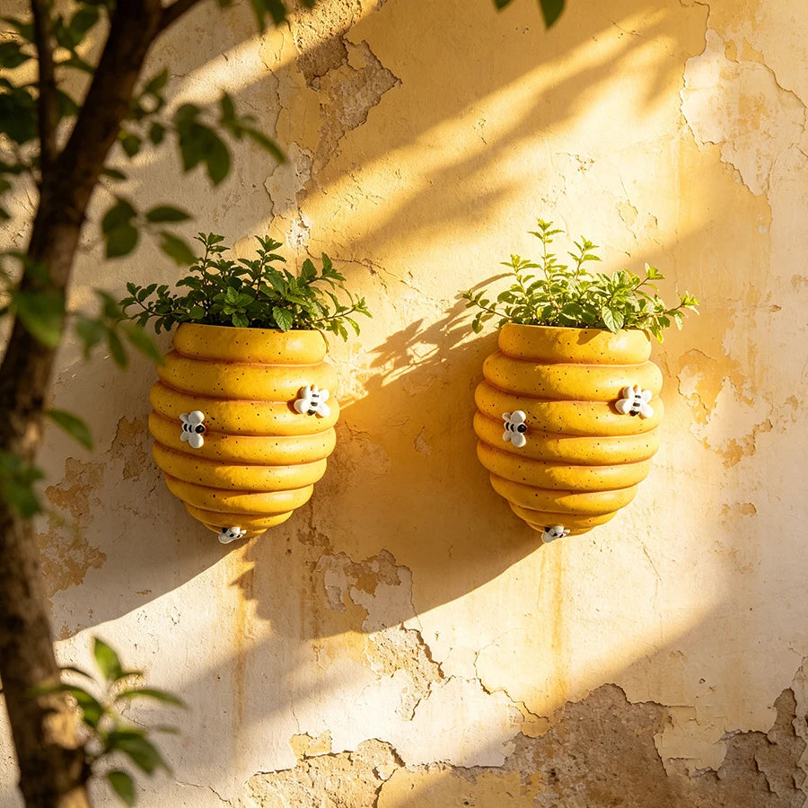 Honeycomb Bee Wall Hanging Planter, Indoor Outdoor Vertical Wall Mount Flower Pot, Creative Garden Decor Container for Succulent