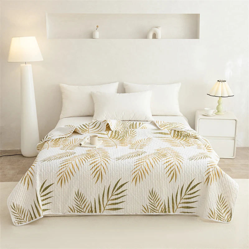 Watercolor Palm Leaf Quilted Bed Cover, 1 Piece, Soft Skin-Friendly All Season Bedspread,  Decorative Coverlet  for Bedroom